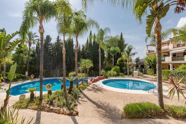Продажа квартиры на Piso en Calle Luis Morales, 108, La Dama de Noche-La Alzambra, Marbella, Марбелла
 photo 4