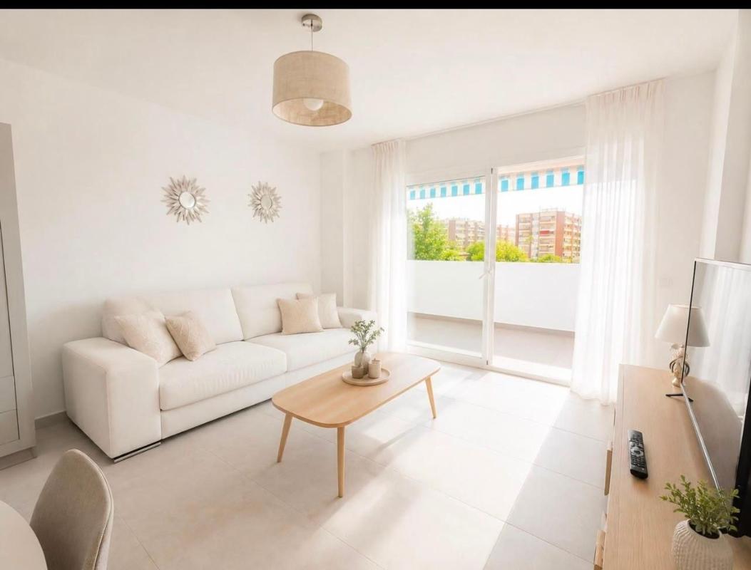 Sale of apartment in Piso en Avenida Santa Amalia, Zona Sohail, Fuengirola, Fuengirola
photo 2