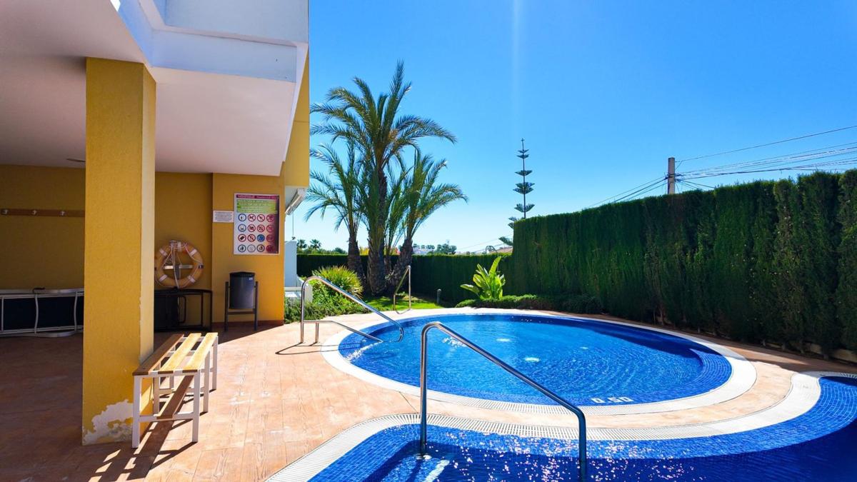 Sale of apartment in Piso en Villamartín, Orihuela, Orihuela
 photo 5