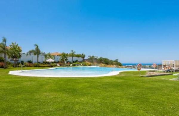 Sale of flat in Piso en El Paraíso, Benahavís, Benahavís
thumbnail 2