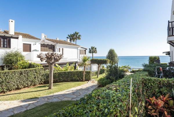 Chalet adosado en Guadalobón, Estepona photo 1