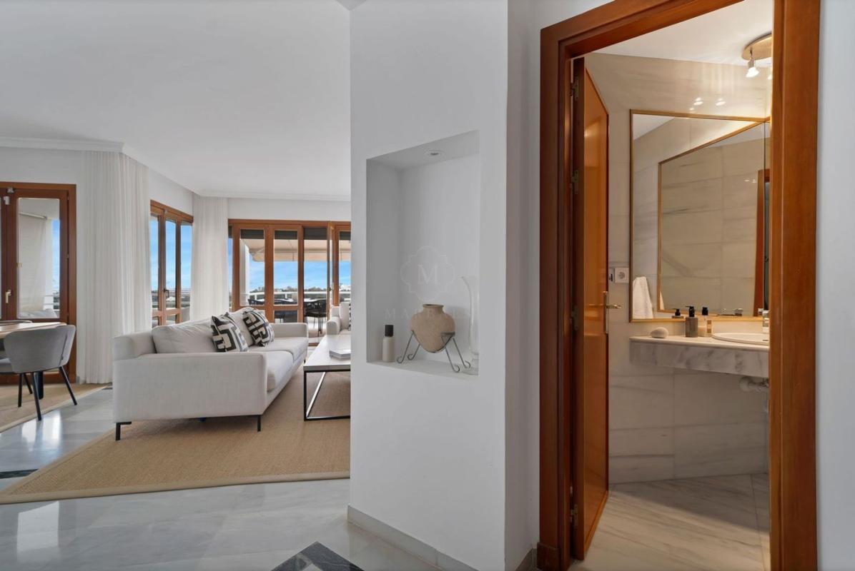 Venta de piso en Piso en Nueva Andalucía, Marbella, Marbella
 photo 3