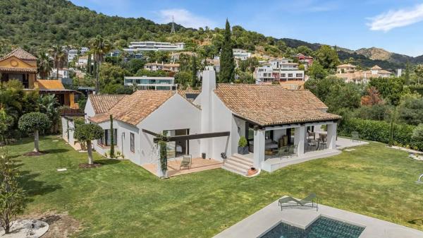 Casa o chalet independiente en Urbanización Cascada de Camojan, Sierra Blanca, Marbella photo 1