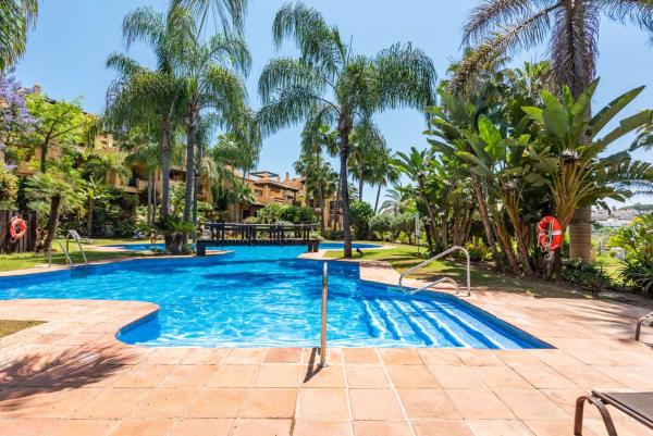Дуплекс на продажу в Dúplex en Nueva Atalaya, Estepona, Эстепона photo 1