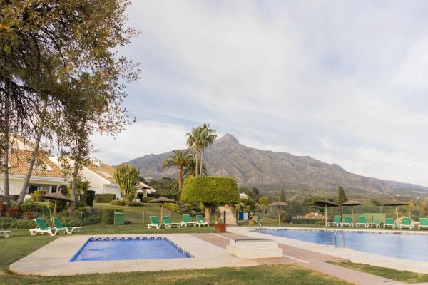 Chalet adosado en Aloha, Marbella photo 1