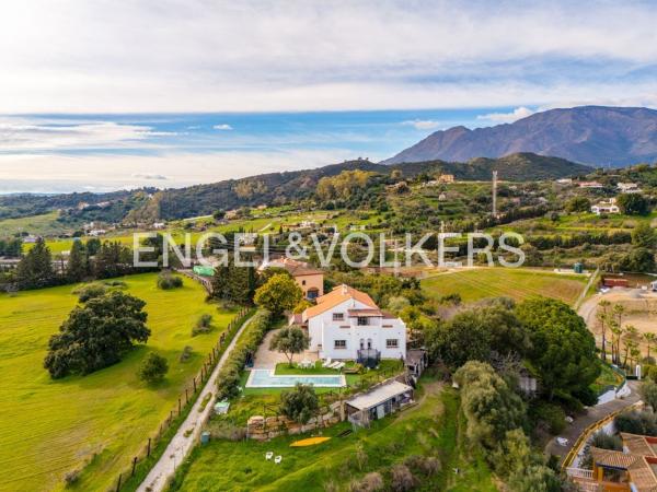 Casa o chalet independiente en Camino Loma los Lirios, Los Llanos, Estepona thumbnail 1