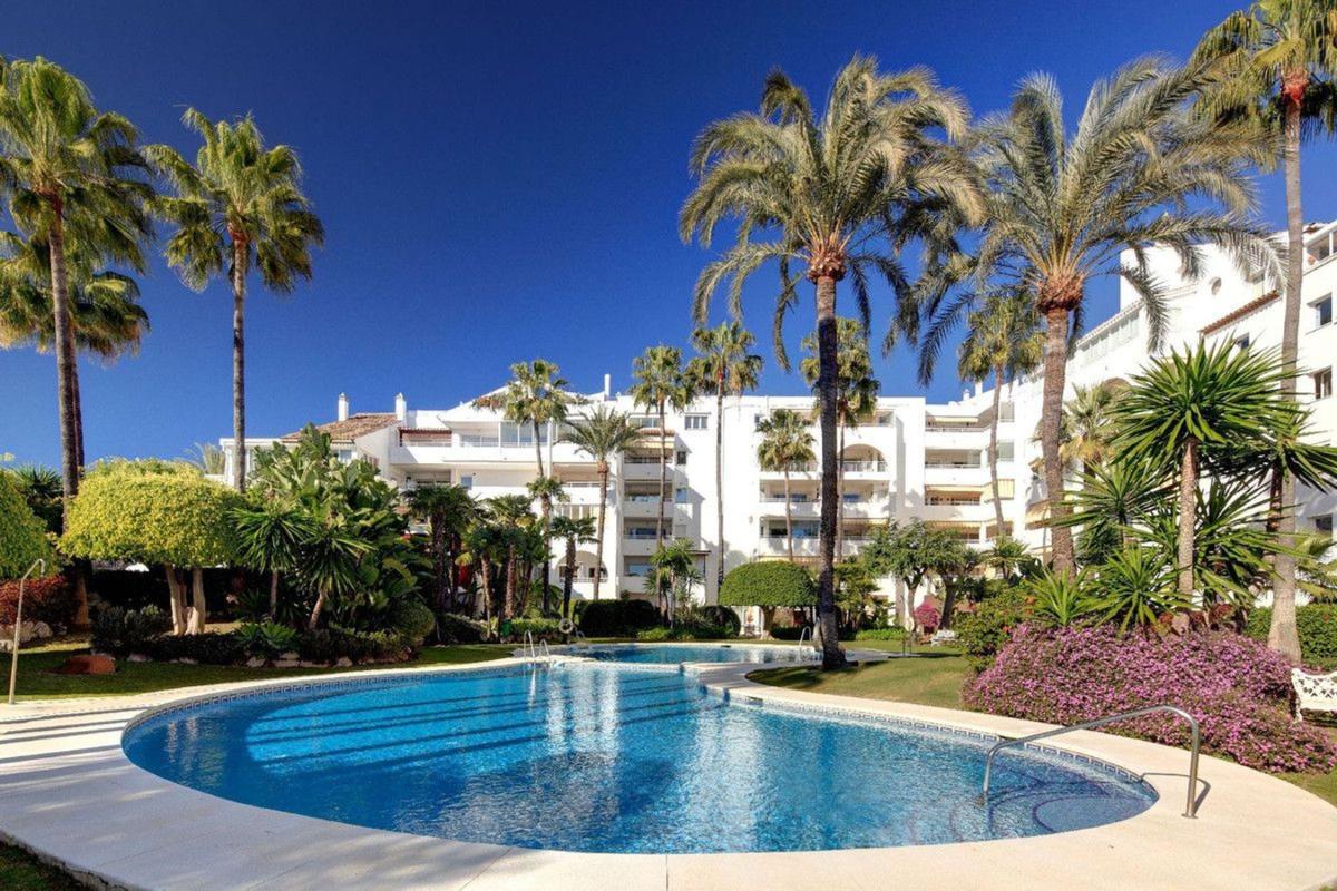 Продажа квартиры на Piso en Calle Nueva Atalaya, Nueva Atalaya, Estepona, Эстепона
photo 1