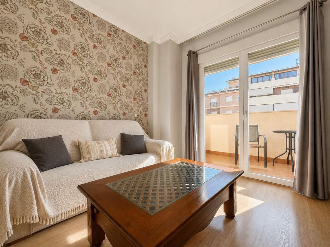 Venta de piso en Piso en Pasaje Marineros, Camino Viejo de Málaga, Vélez-Malaga, Vélez-Malaga
photo 1