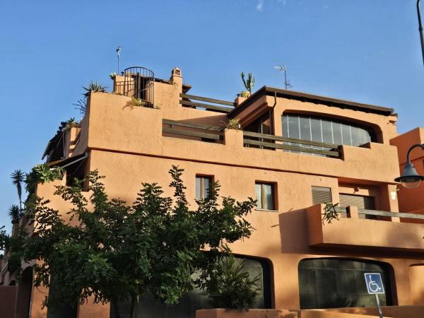 Дуплекс на продажу в Dúplex en Urbanizacion Uen. R31 el Angel, 1 p, Punta Plata, Estepona, Эстепона photo 4
