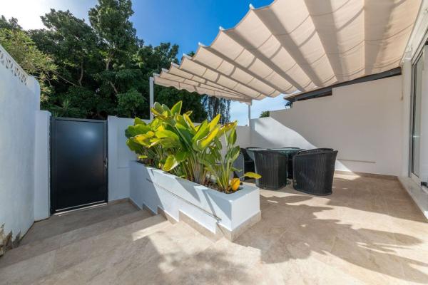 Chalet adosado en Calle Ignacio Aldecoa, 4, Rodeo Alto-Guadaiza-La Campana, Marbella photo 1