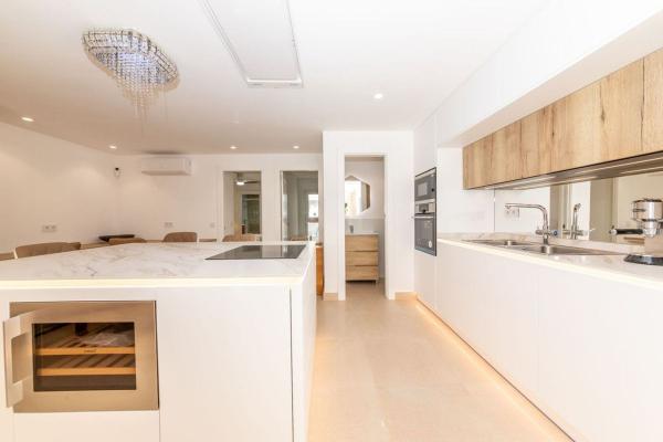 Chalet adosado en Calle Ignacio Aldecoa, 4, Rodeo Alto-Guadaiza-La Campana, Marbella thumbnail 1