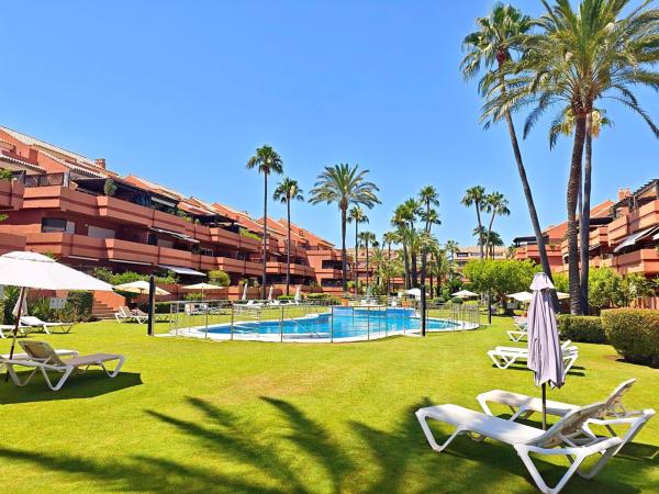 Sprzedaż mieszkania w Piso en Calle Isabel de Valois, 2, Puerto Banús, Marbella, Marbella
photo 1