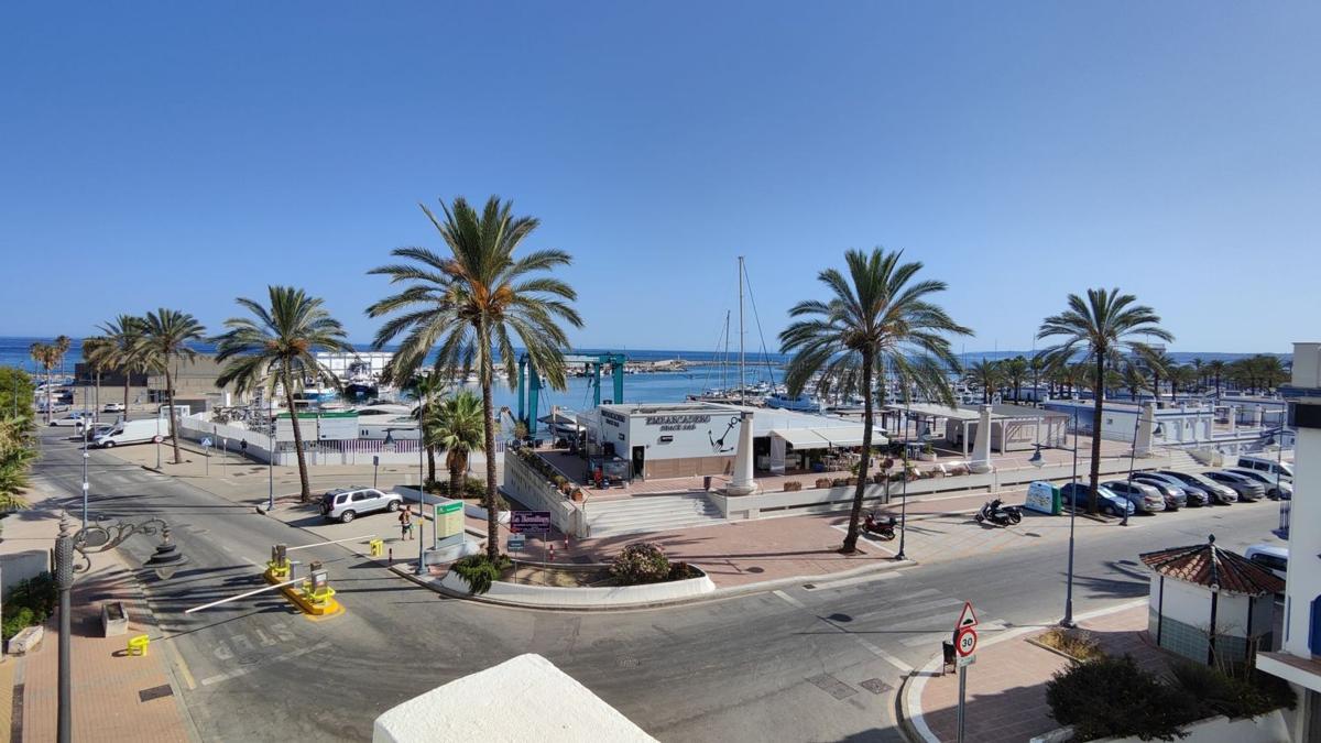 Sprzedaż mieszkania w Piso en Avenida del Carmen, 5, Puerto de Estepona, Estepona, Estepona
photo 1