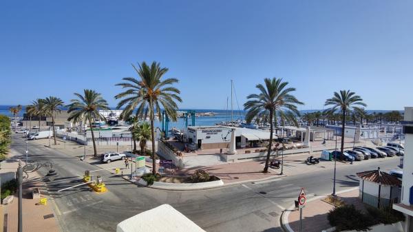 Sprzedaż mieszkania w Piso en Avenida del Carmen, 5, Puerto de Estepona, Estepona, Estepona
 photo 1