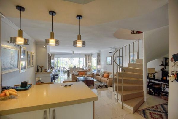 Chalet adosado en Avenida del Norte, Aloha, Marbella thumbnail 2