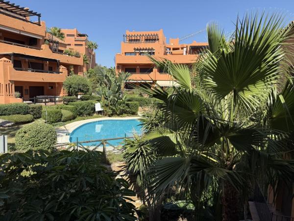 Продажа квартиры на Piso en A-7, 7, Bahía Dorada, Estepona, Эстепона
photo 1
