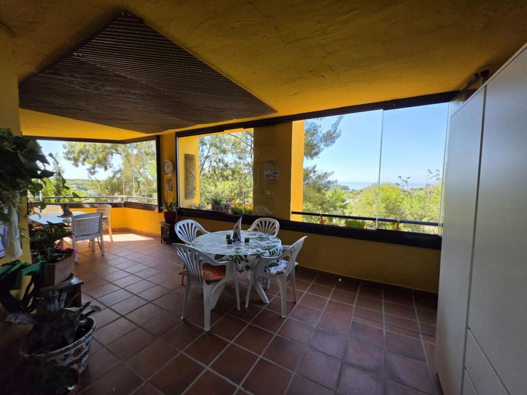Sale of apartment in Piso en La Concha-Resina Golf, Estepona, Estepona
photo 1