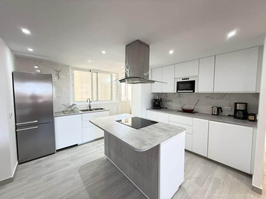 Sale of apartment in Piso en Calle Santa Rosa, Los Boliches, Fuengirola, Fuengirola
photo 3