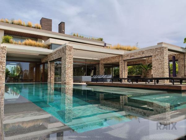 Independent chalet for sale in Casa o chalet en Nueva Andalucía, Marbella, Marbella
photo 1