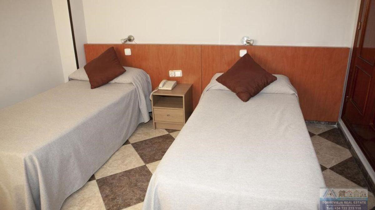 Здание Жилой площадью 1102м2 на продажу в Торревьеха photo 1