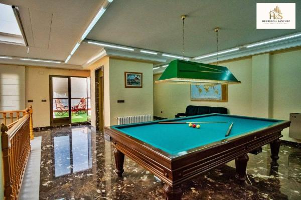 Здание {{ $sub_category->title }} площадью {{ $property->surface_square }}м2 на продажу в {{ $city->title }} photo 1