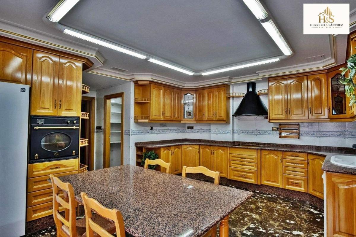 Здание Жилой площадью 782м2 на продажу в Новельда photo 2