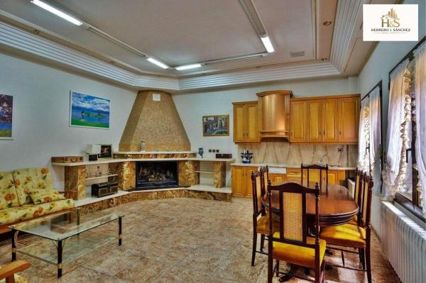 Здание {{ $sub_category->title }} площадью {{ $property->surface_square }}м2 на продажу в {{ $city->title }} photo 3