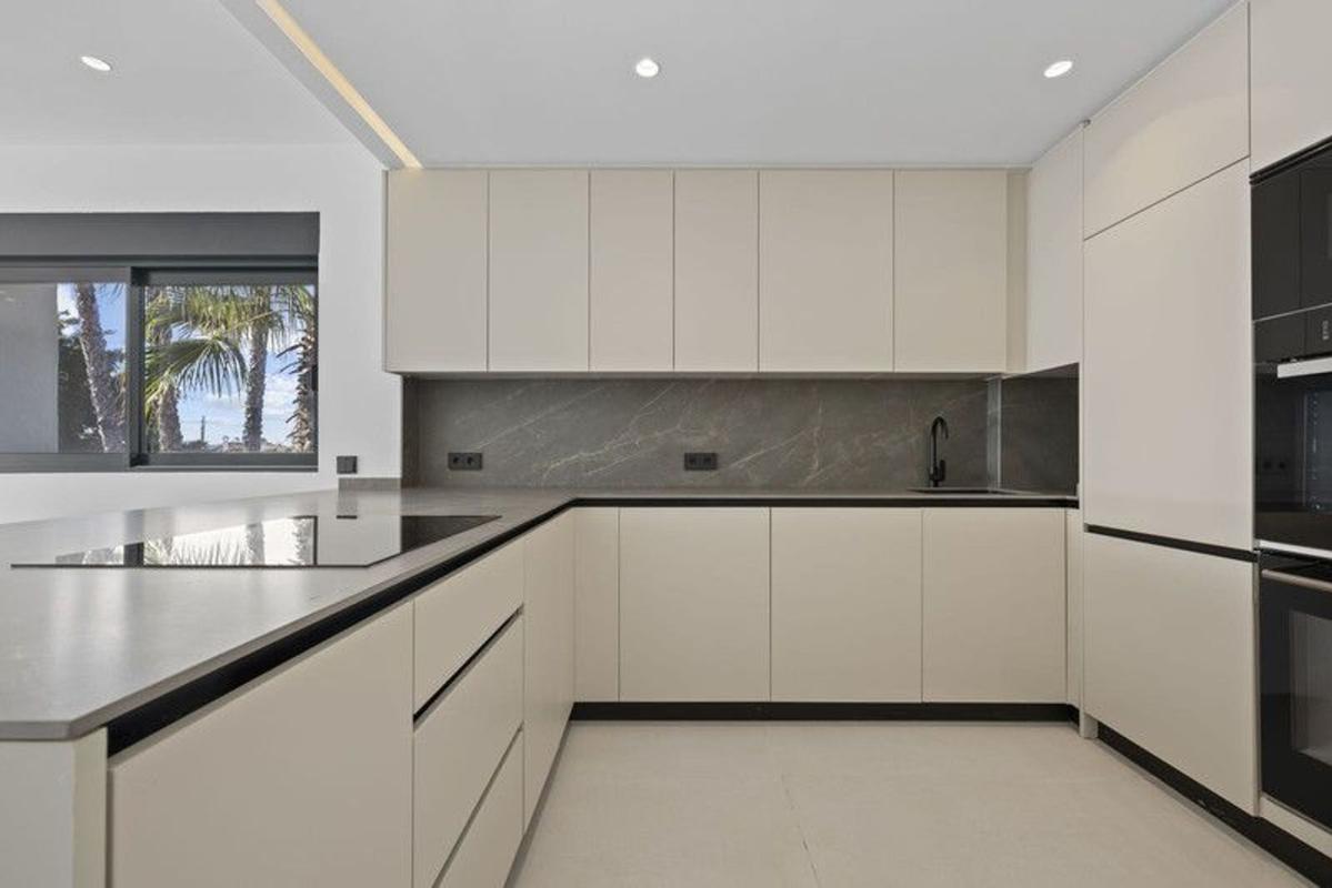 Duplex sale in Dúplex en Calle Quintana, 31, Paraiso-Barronal, Estepona, Estepona photo 3