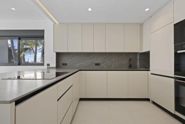 Дуплекс на продажу в Dúplex en Calle Quintana, 31, Paraiso-Barronal, Estepona, Эстепона photo 3