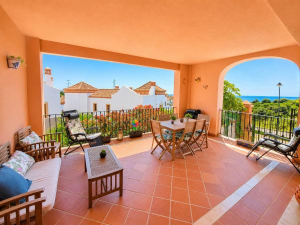 Chalet pareado en Calle Mencia Calderon, Valle Romano Golf, Estepona photo 1