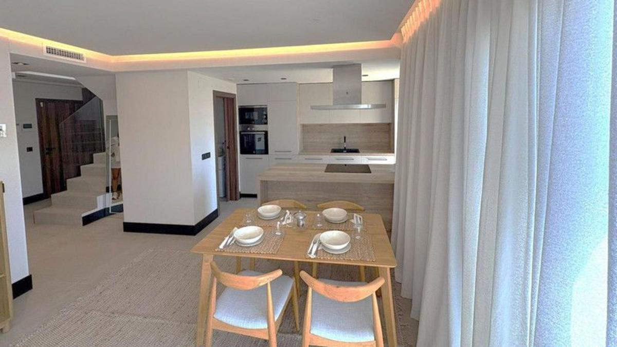 Sprzedaż duplexu w Dúplex en Urbanizacion Nueva Andalucia 4j, 18, Los Naranjos, Marbella, Marbella photo 3