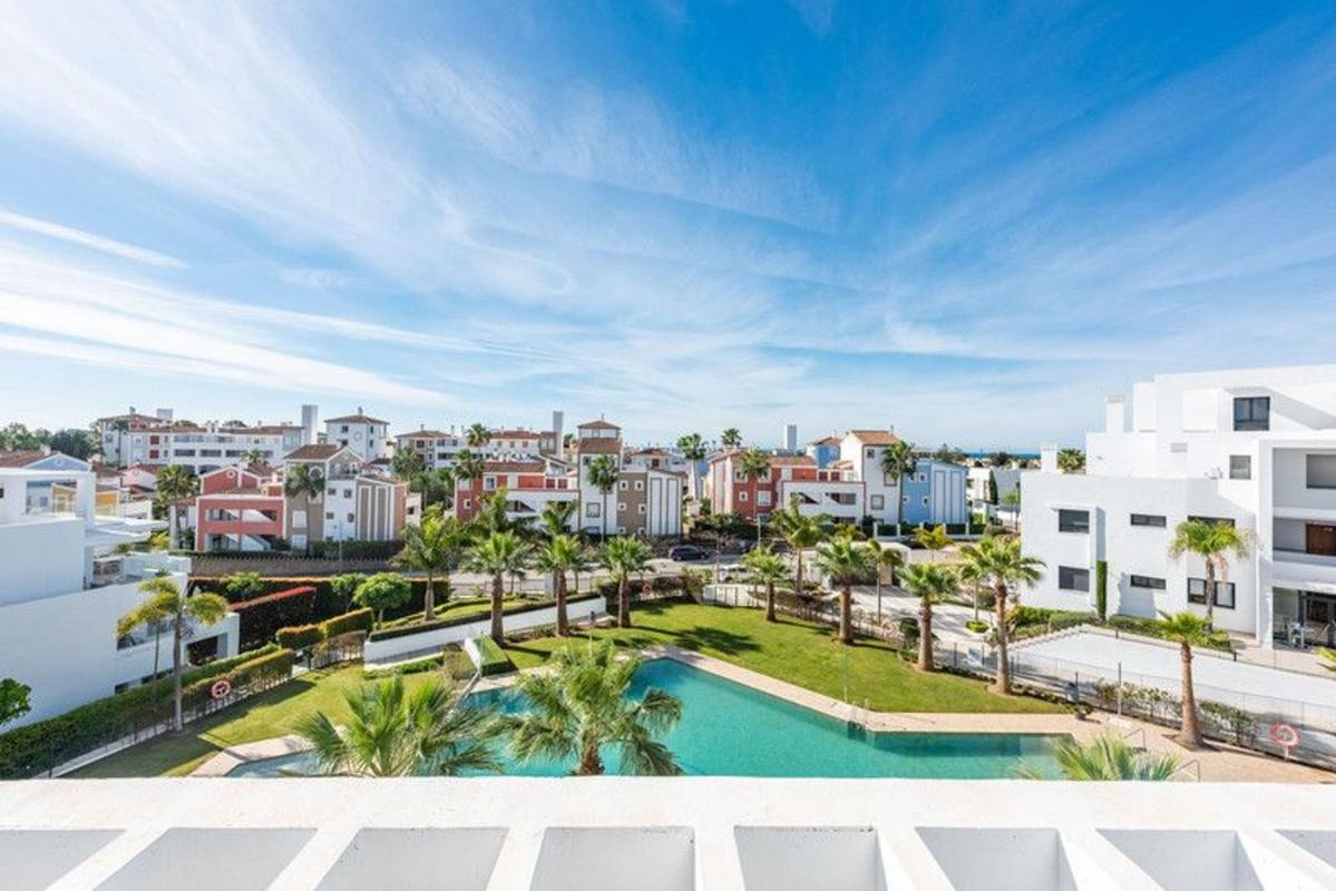 Duplex sale in Dúplex en Urbanizacion Cortijo Casareno, 10, Paraiso-Barronal, Estepona, Estepona photo 4