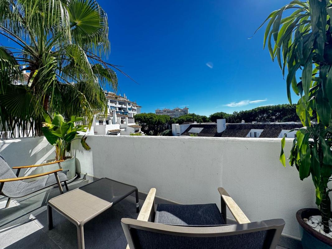 Duplex sale in Dúplex en Urbanización Vila Marina, Puerto Banús, Marbella, Marbella photo 2