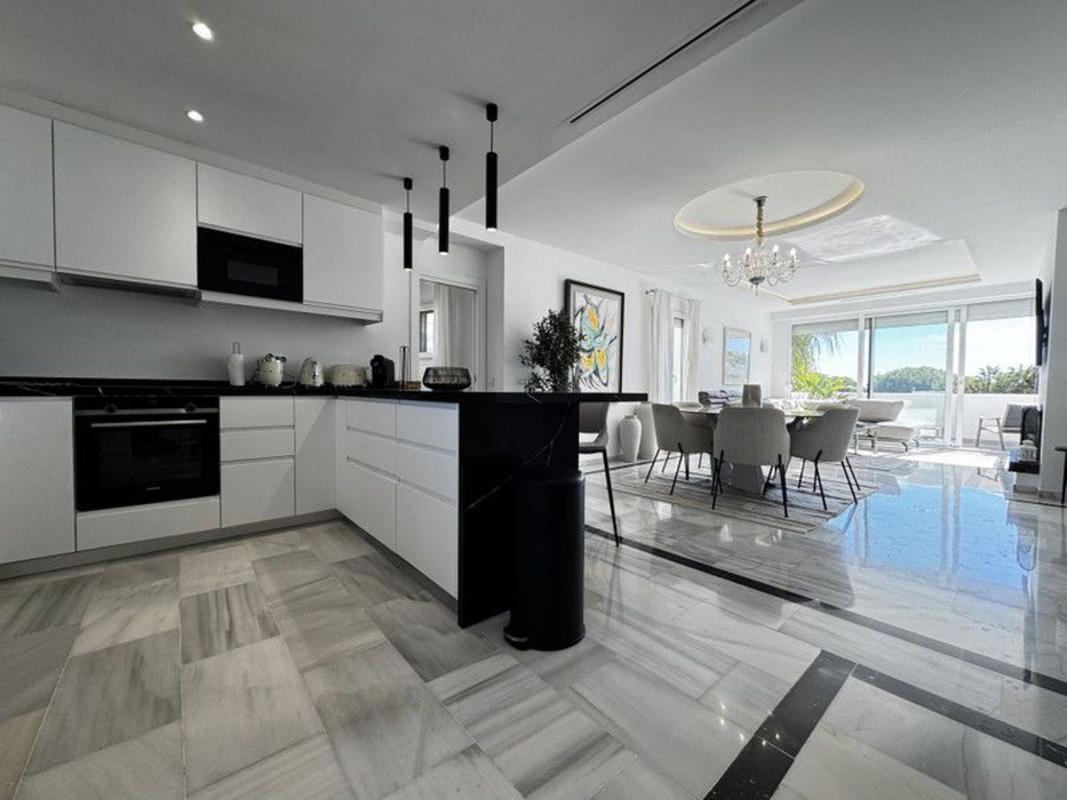 Duplex sale in Dúplex en Urbanización n Andal Marina, 5, Puerto Banús, Marbella, Marbella photo 2