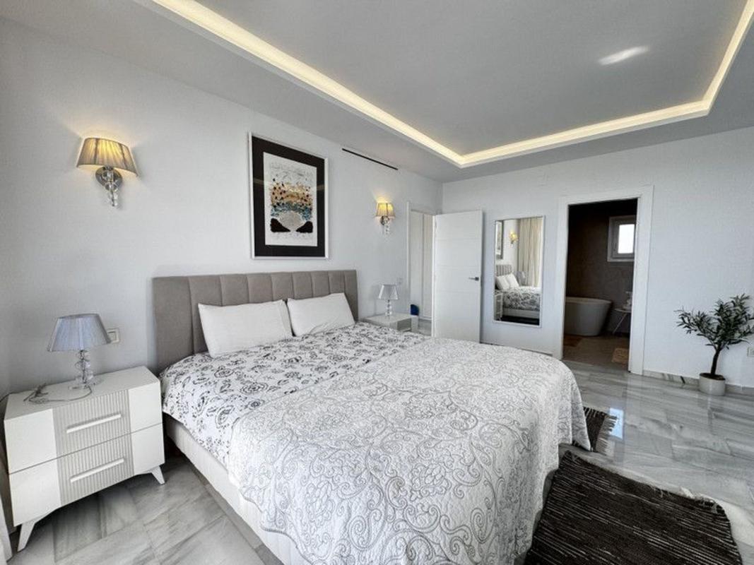 Duplex sale in Dúplex en Urbanización n Andal Marina, 5, Puerto Banús, Marbella, Marbella photo 5