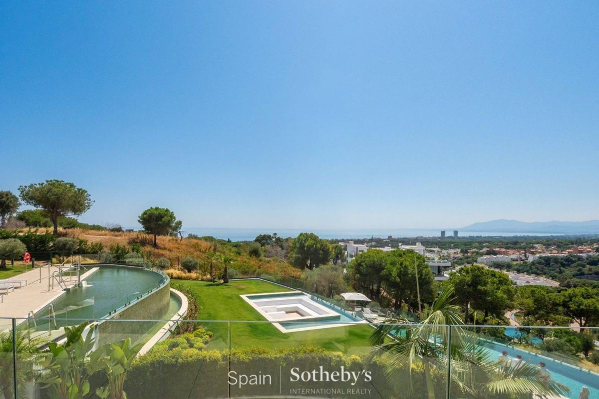 Venta de piso en Piso en Avenida de los Acebos, Cabopino - Artola, Marbella, Marbella
photo 1