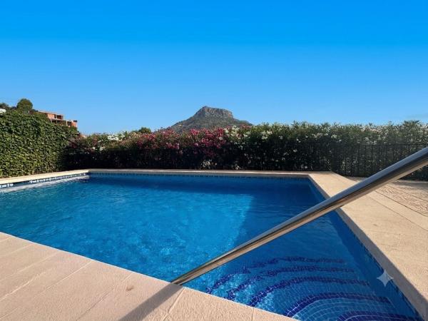 Chalet wolnostojący na sprzedaż w Casa o chalet en Maryvilla, Calpe, Kalpe thumbnail 1