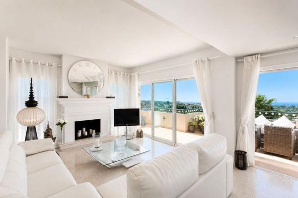 Дуплекс на продажу в Dúplex en Green Hills - Las Cumbres de Elviria, Marbella, Марбелла photo 1