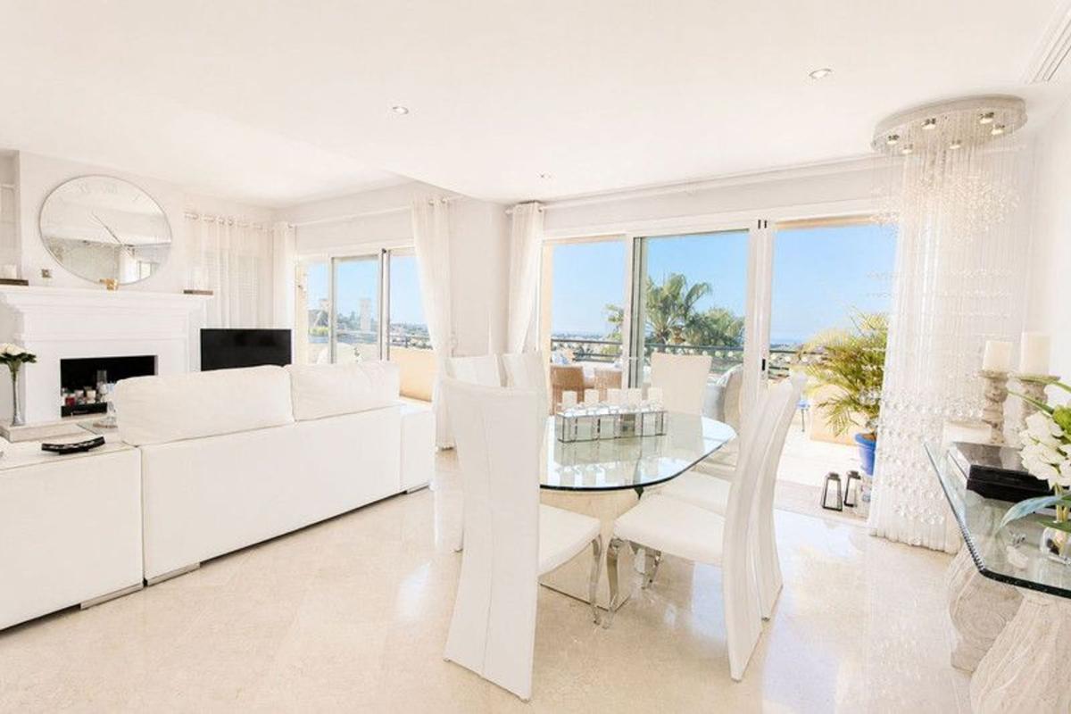 Sprzedaż duplexu w Dúplex en Green Hills - Las Cumbres de Elviria, Marbella, Marbella photo 3