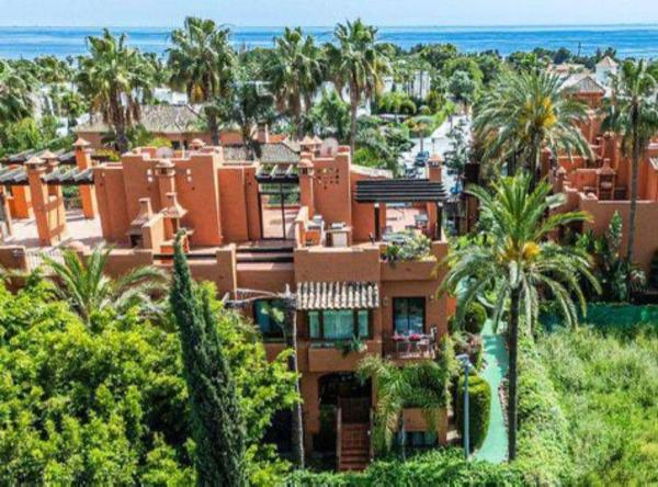 Дуплекс на продажу в Dúplex en Super Manzana 3-j, 8, Los Naranjos, Marbella, Марбелла photo 1