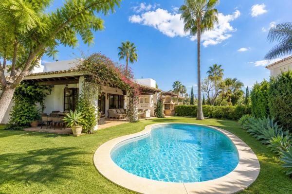 Casa o chalet independiente en Avenida Pernet, Nueva Atalaya, Estepona photo 1