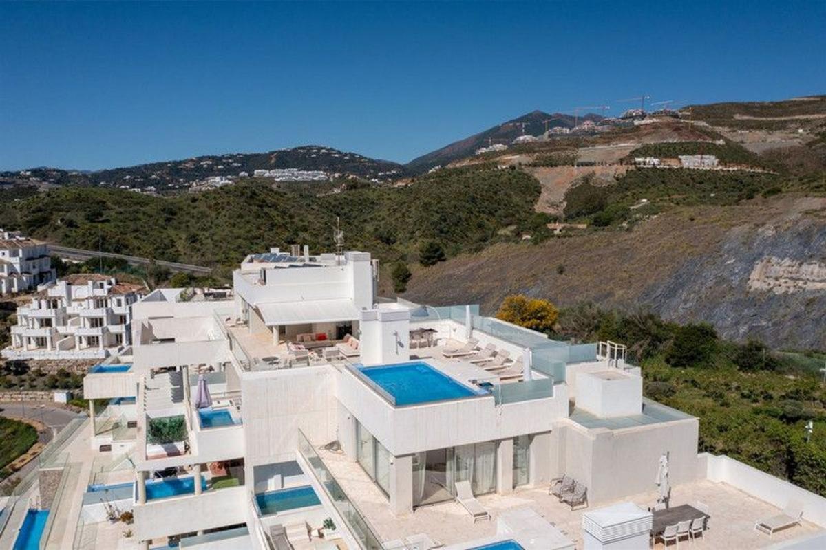 Duplex sale in Dúplex en Urbanizacion n Andalucia j, 1 C, Los Naranjos, Marbella, Marbella photo 4