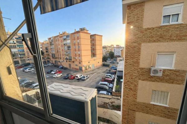 Sprzedaż mieszkania w Piso en Calle José Carlos Bruna, Ciudad Jardín, Málaga, Málaga
 photo 2