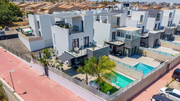 Casa o chalet independiente en Veleta, Los Balcones - Los Altos del Edén, Torrevieja photo 1