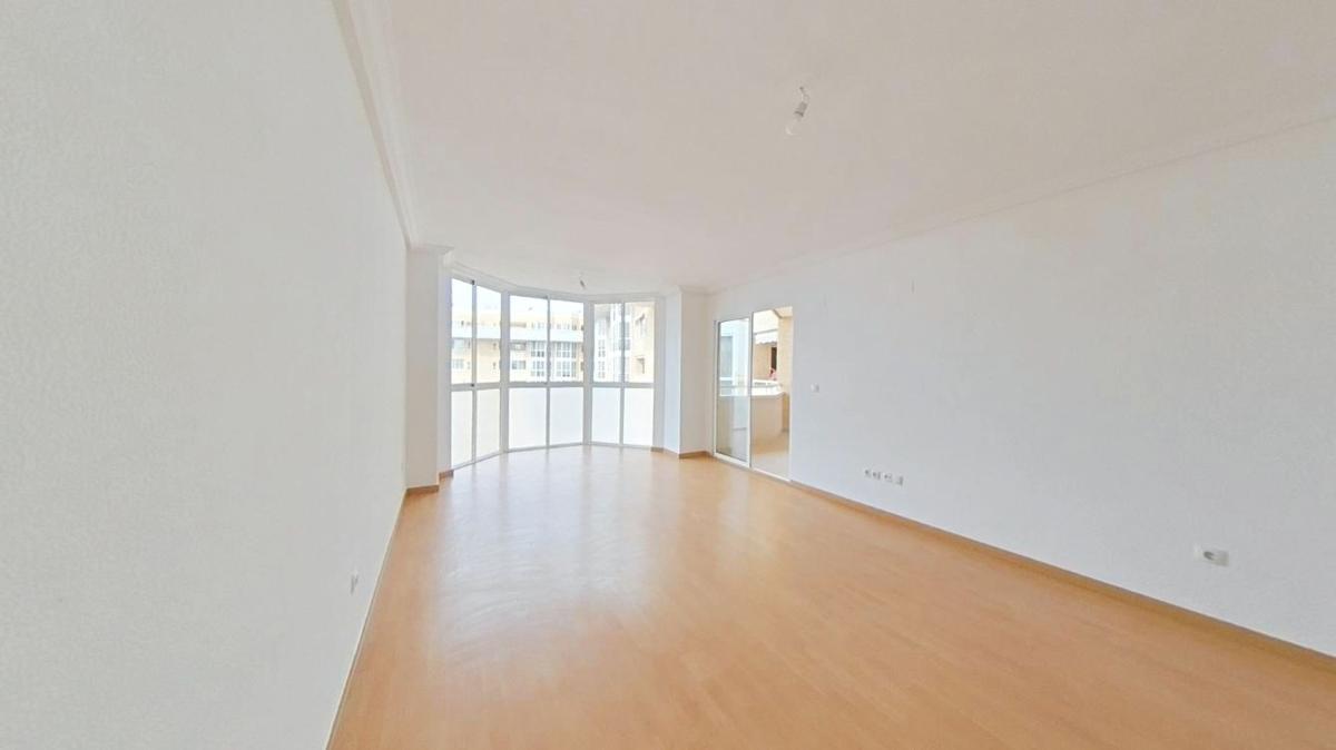 Sale of apartment in Piso en San Gabriel, Alicante / Alacant, Alicante
photo 2
