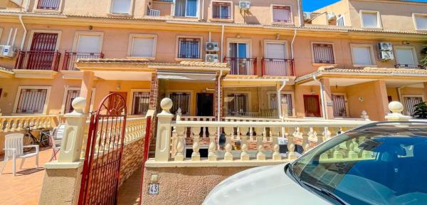 Chalet adosado en Calle Jalón, Playa Flamenca, Orihuela thumbnail 1