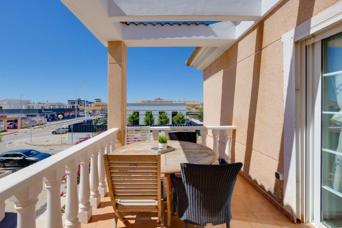 Продажа квартиры на Piso en Urbanización Zenia II, La Zenia, Orihuela, Ориуэла
photo 1