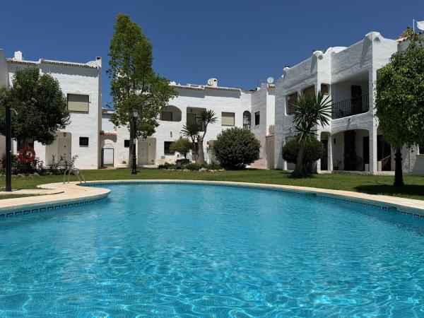 Chalet adosado en Bell Air, Bel-Air, Estepona photo 1