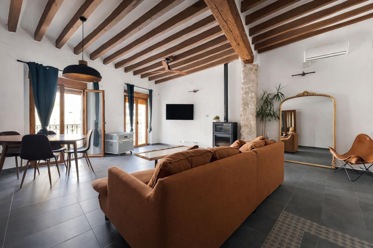 Sale of apartment in Piso en Casco Histórico-Santa Cruz, Alicante / Alacant, Alicante
photo 1