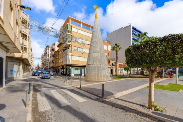 Venta de piso en Piso en Calle Zoa, Las Piscinas Naturales, Torrevieja, Torrevieja
photo 1